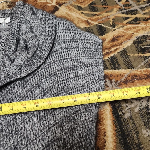 Sweater - Picture 9 of 10